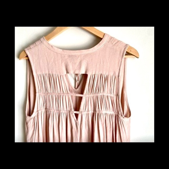 - Soft dusty rose Ethereal Los Angeles | Sleeveless Blouse w/ Tie | Unique back - Picture 5 of 6